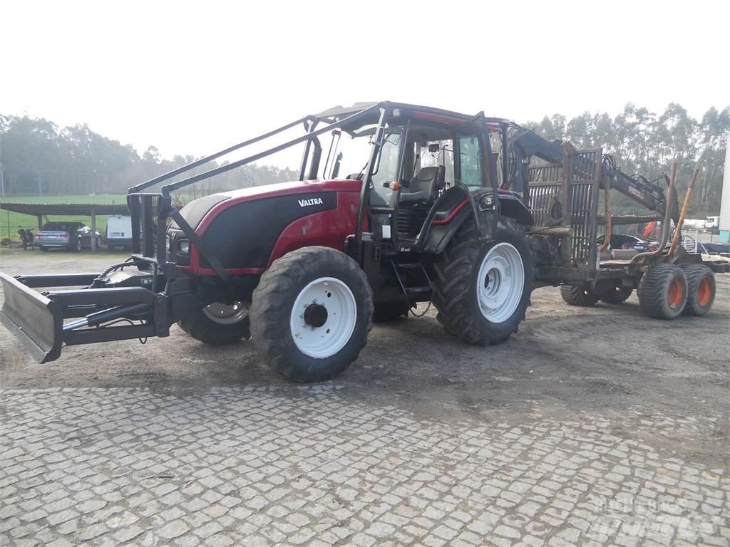 Valtra T121 Крани-навантажувачі