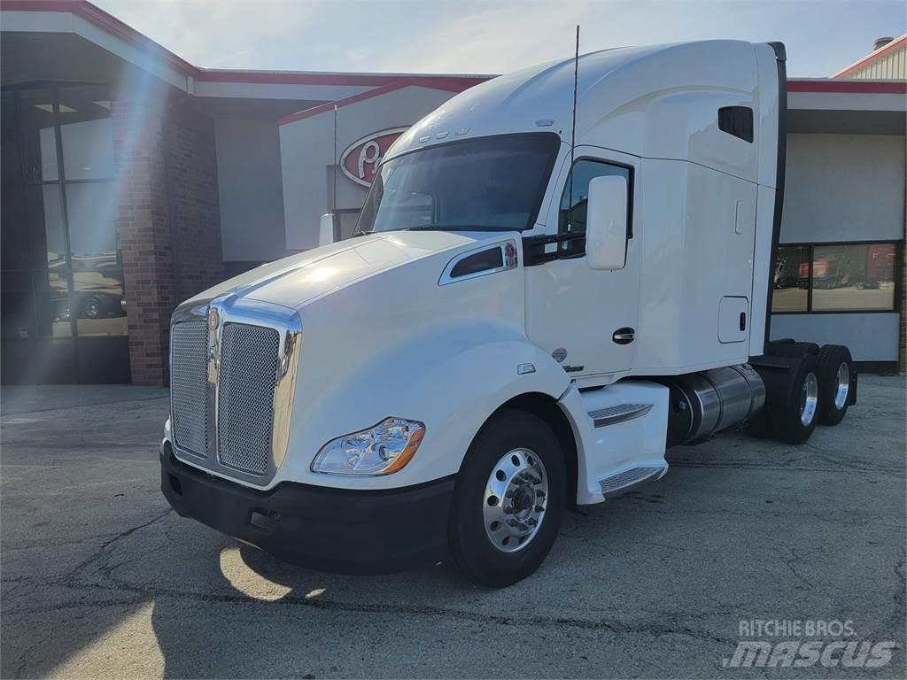 Kenworth T680 Тягачі