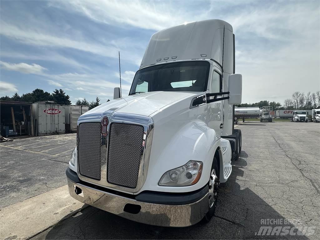 Kenworth T680 Тягачі