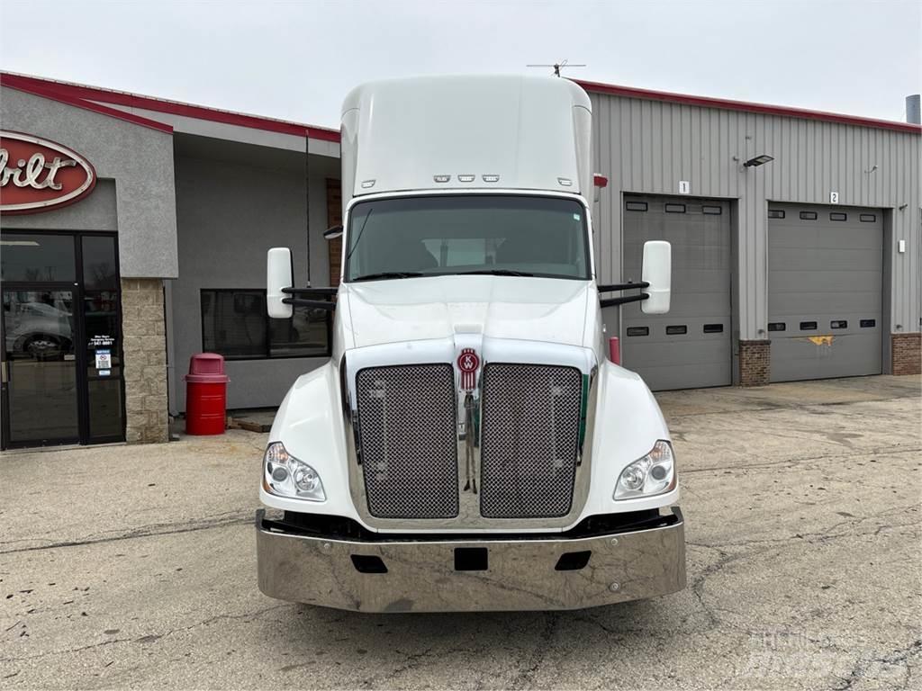 Kenworth T680 Тягачі