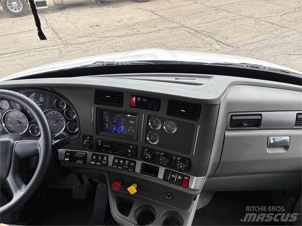 Kenworth T680 Тягачі