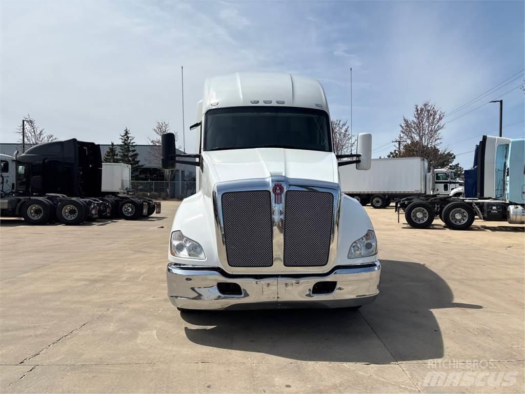 Kenworth T680 Тягачі