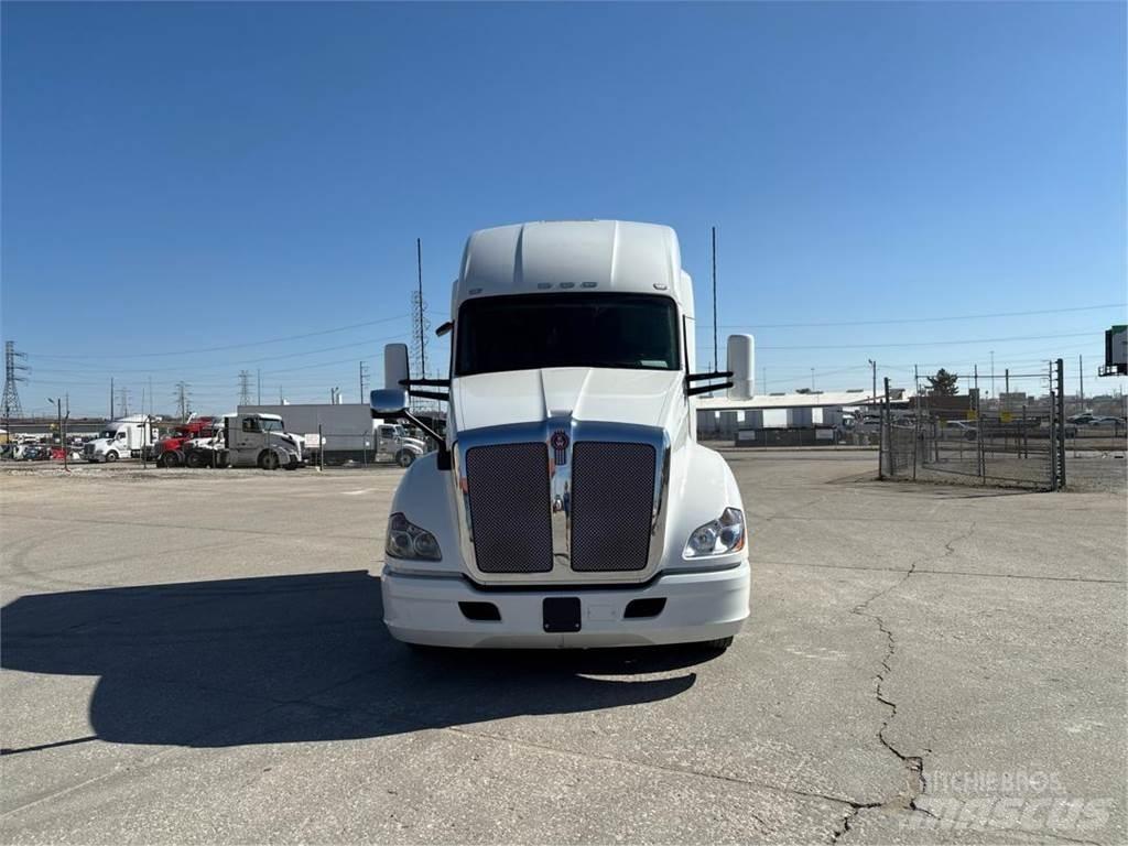 Kenworth T680 Тягачі