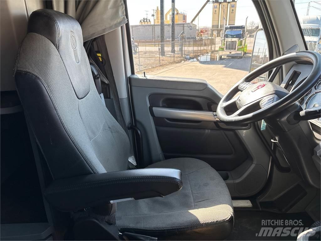 Kenworth T680 Тягачі