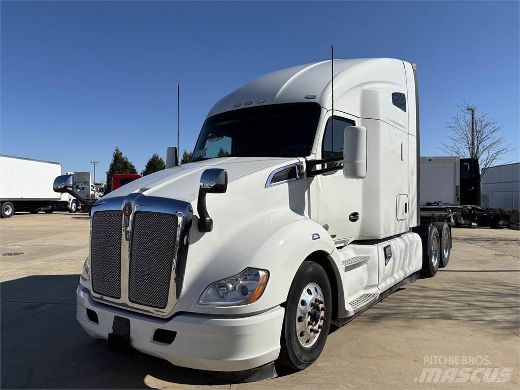 Kenworth T680 Тягачі