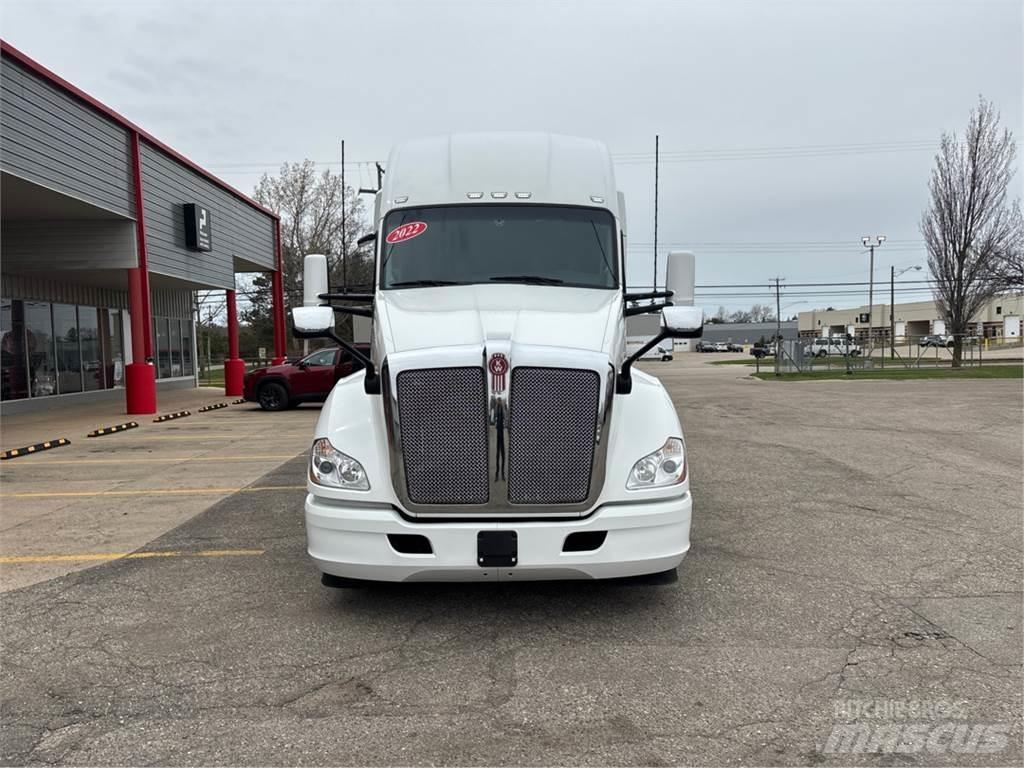 Kenworth T680 Тягачі