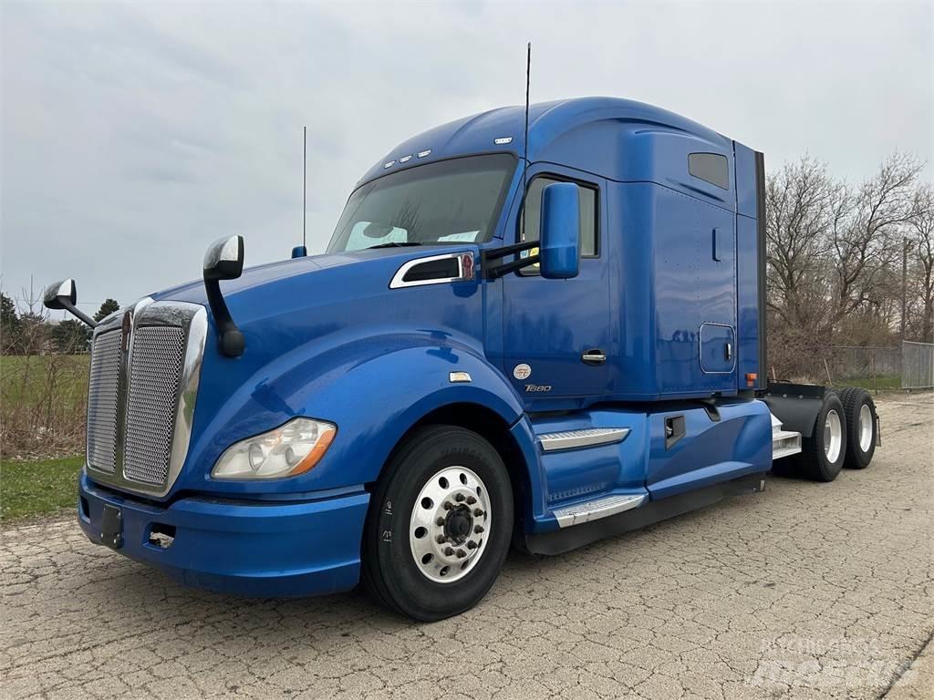 Kenworth T680 Тягачі