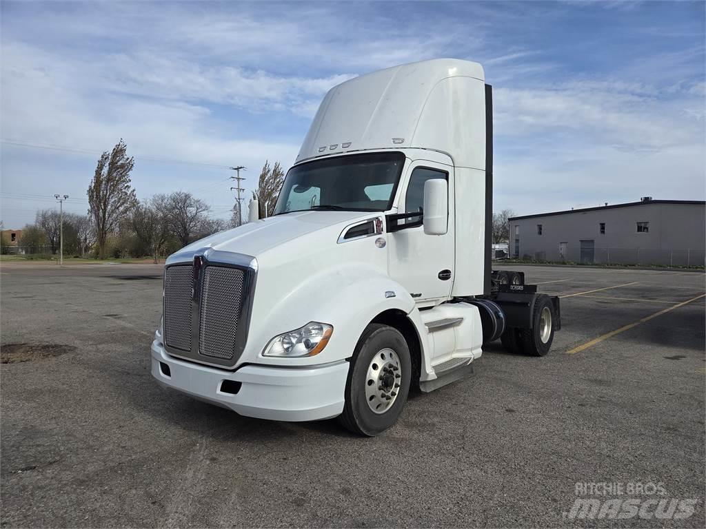 Kenworth T680 Тягачі