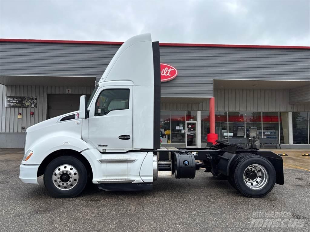 Kenworth T680 Тягачі