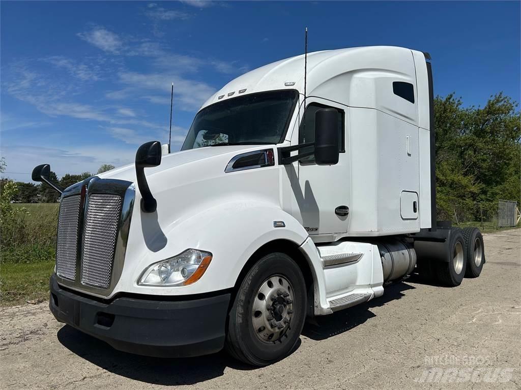 Kenworth T680 Тягачі