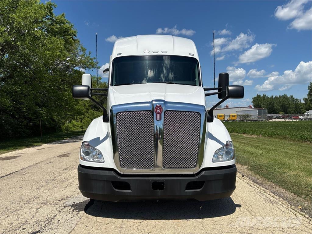 Kenworth T680 Тягачі