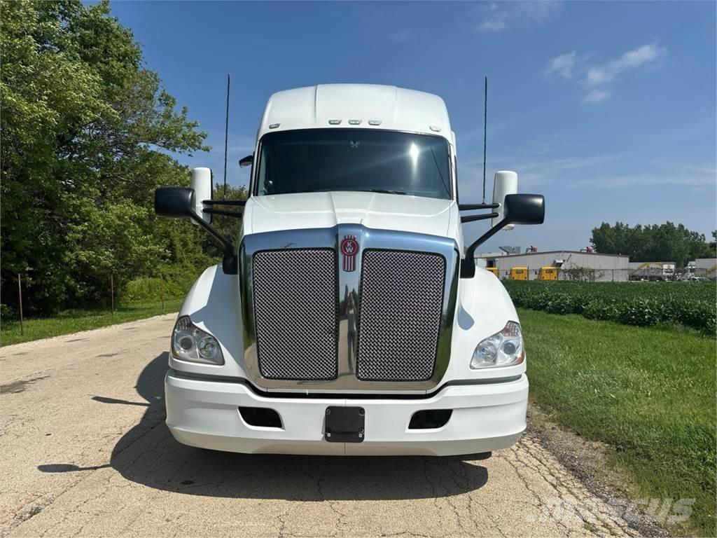 Kenworth T680 Тягачі