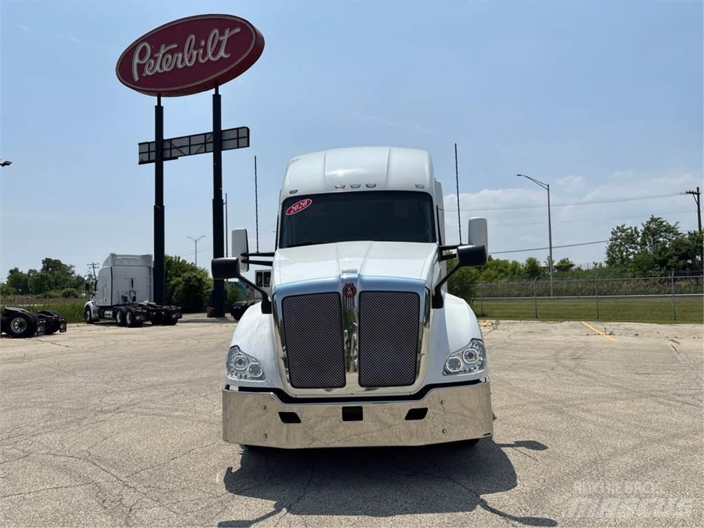 Kenworth T680 Тягачі