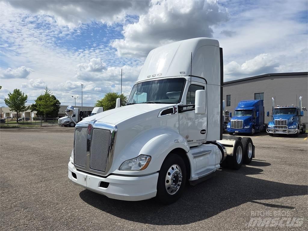 Kenworth T680 Тягачі