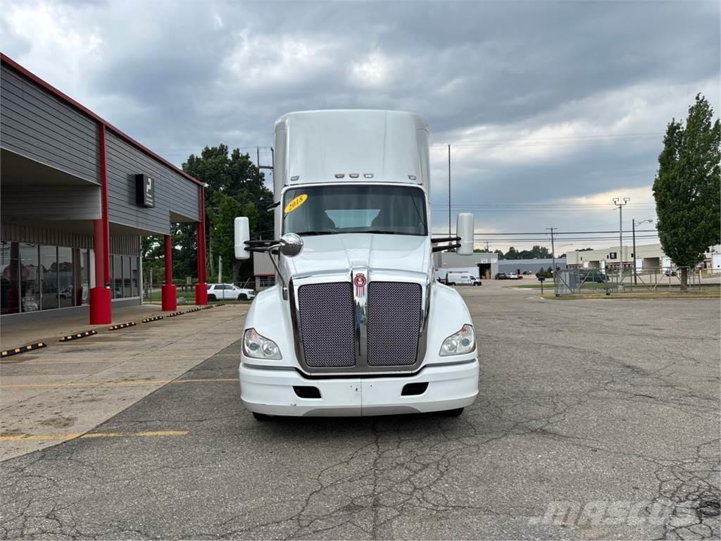 Kenworth T680 Тягачі