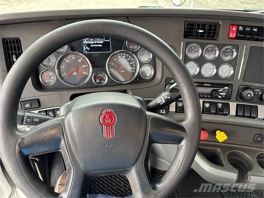 Kenworth T680 Тягачі