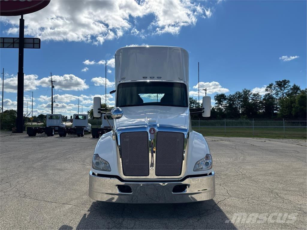 Kenworth T680 Тягачі
