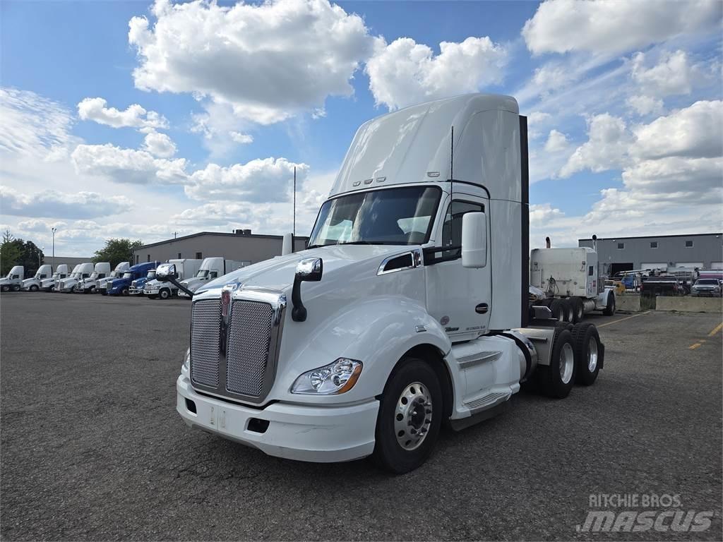 Kenworth T680 Тягачі