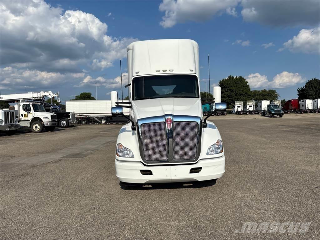 Kenworth T680 Тягачі