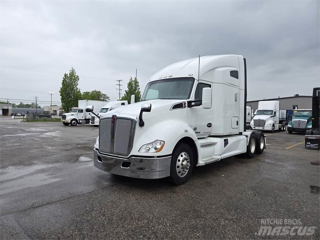Kenworth T680 Тягачі
