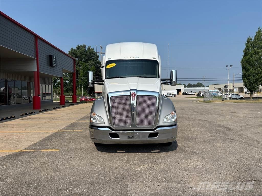 Kenworth T680 Тягачі