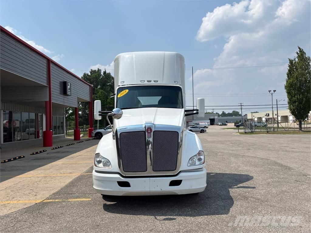 Kenworth T680 Тягачі