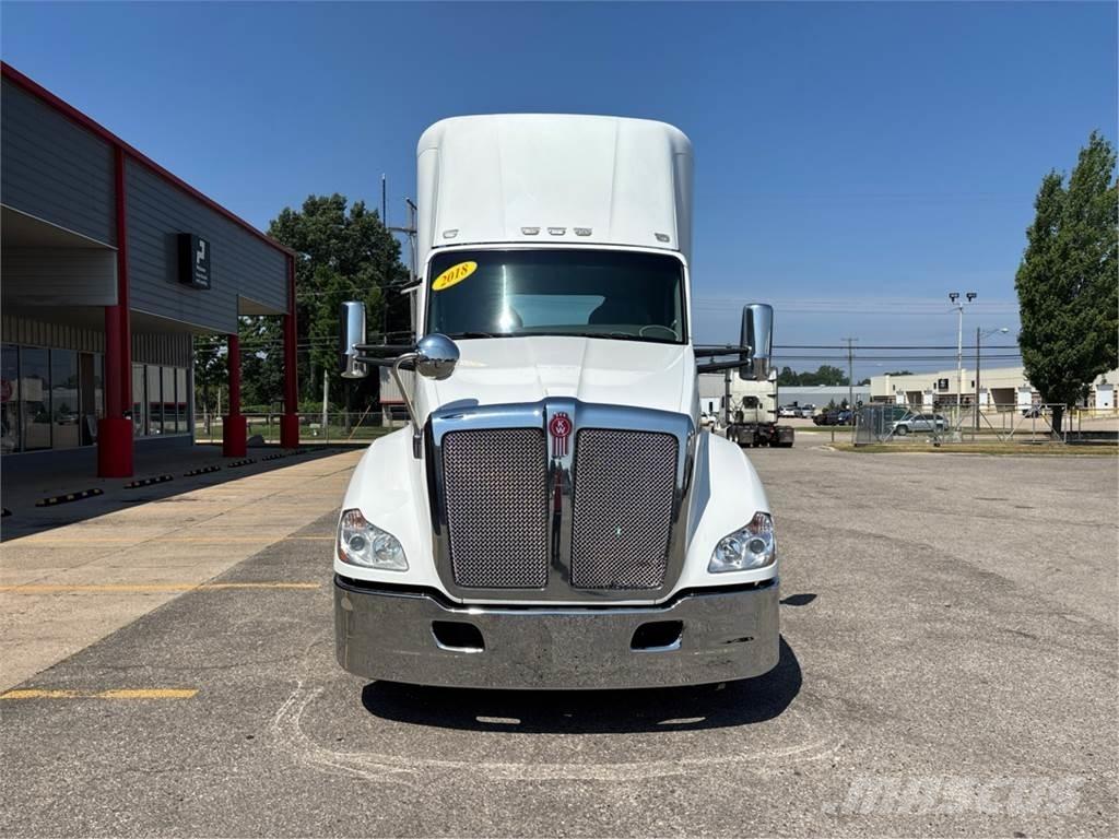 Kenworth T680 Тягачі