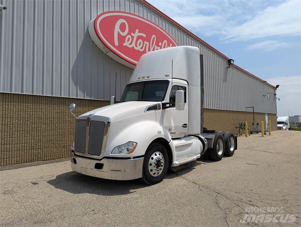 Kenworth T680 Тягачі