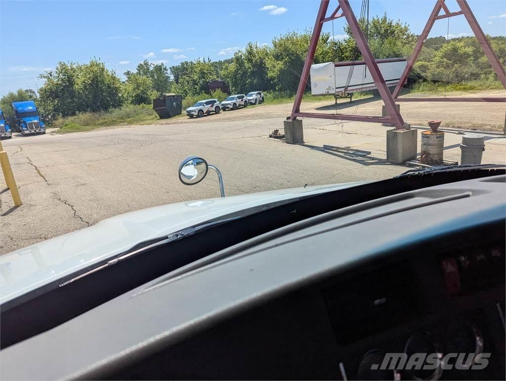 Kenworth T680 Тягачі