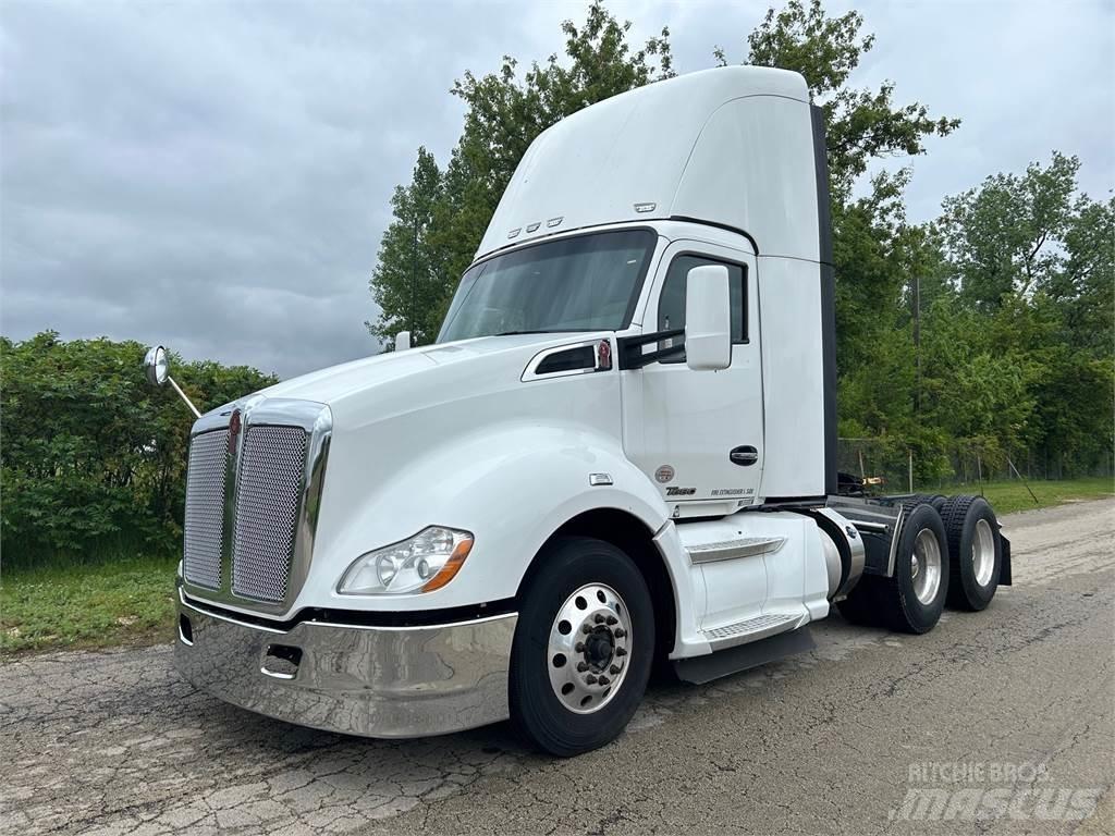 Kenworth T680 Тягачі