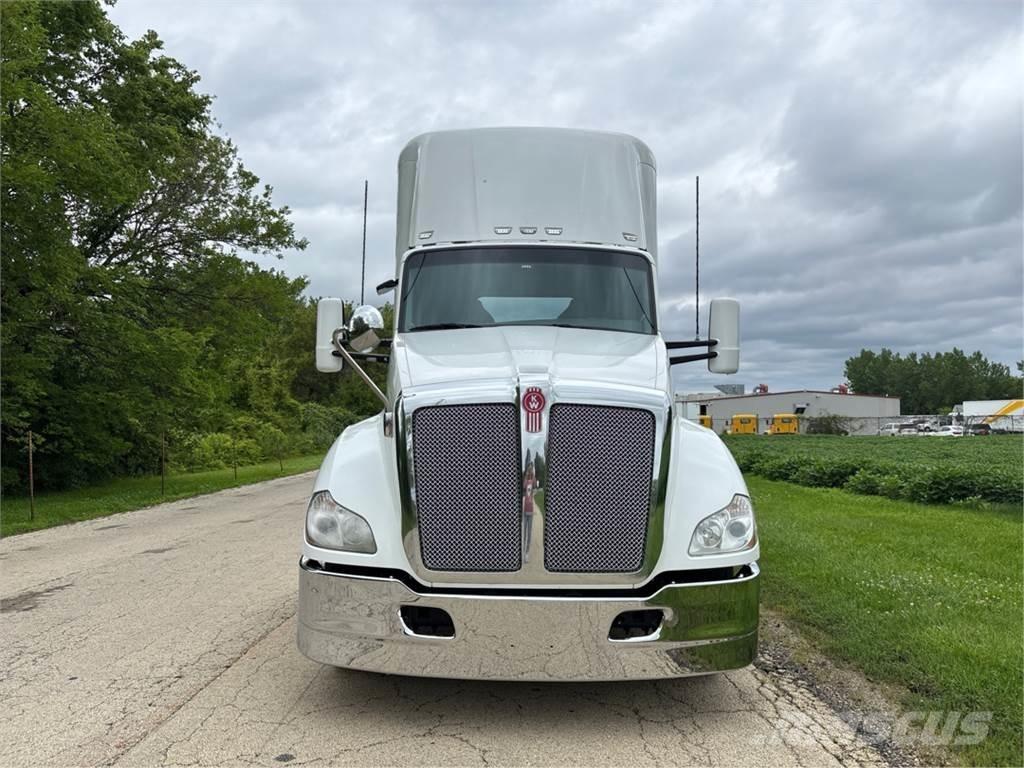 Kenworth T680 Тягачі