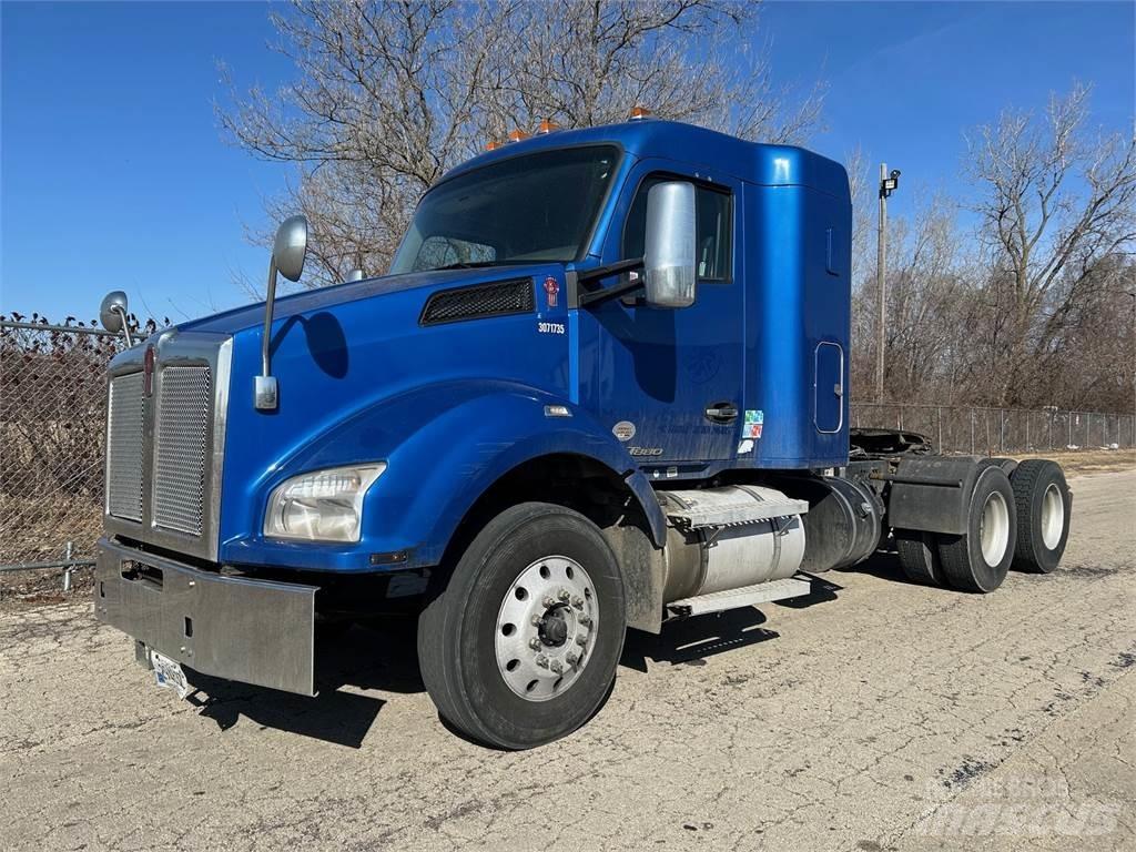 Kenworth T880 Тягачі