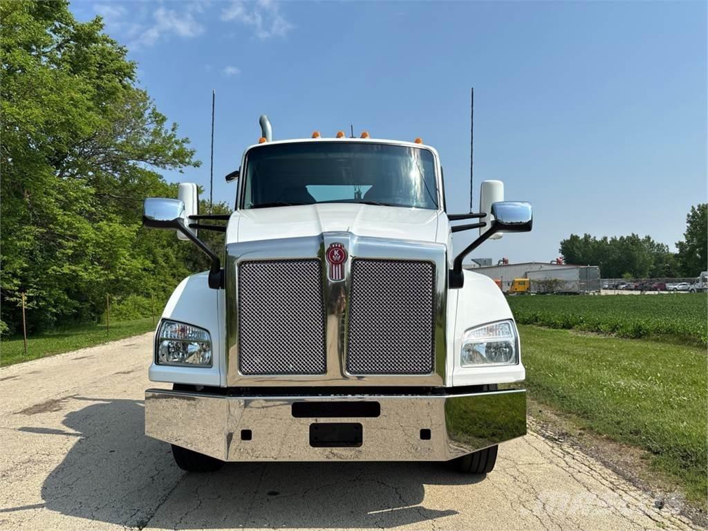 Kenworth T880 Тягачі