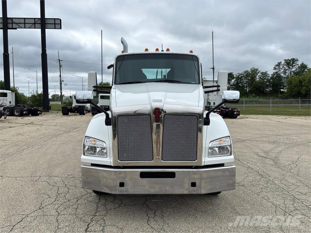 Kenworth T880 Тягачі