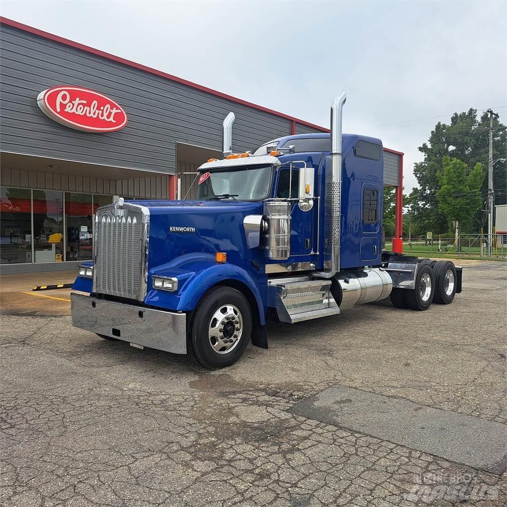 Kenworth W900 Тягачі