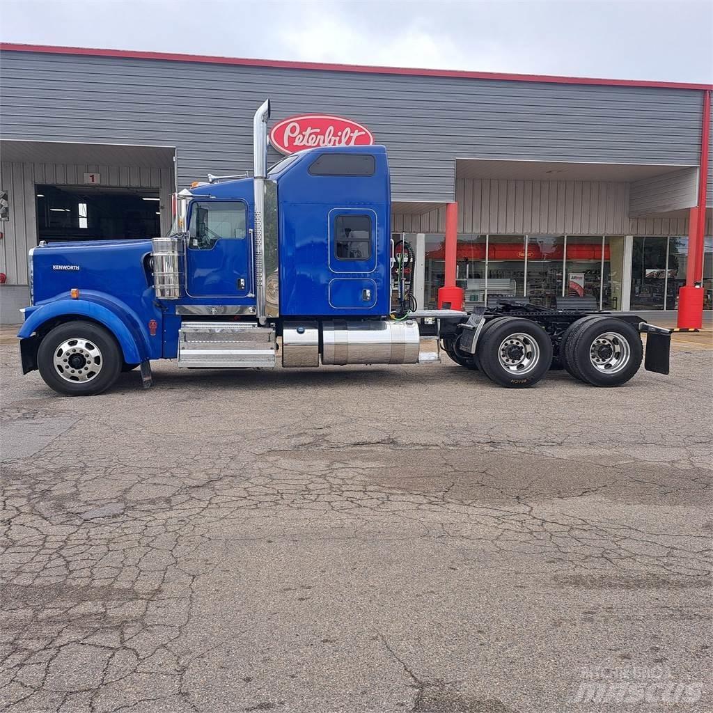 Kenworth W900 Тягачі
