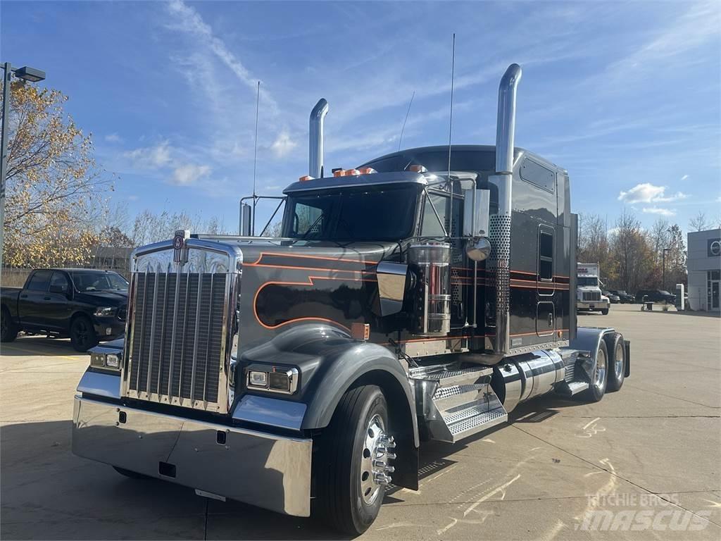 Kenworth W900 Тягачі