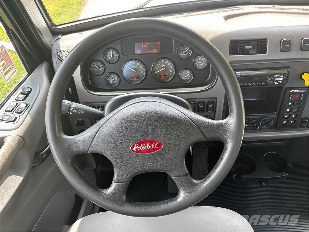Peterbilt 337 Шасі з кабіною