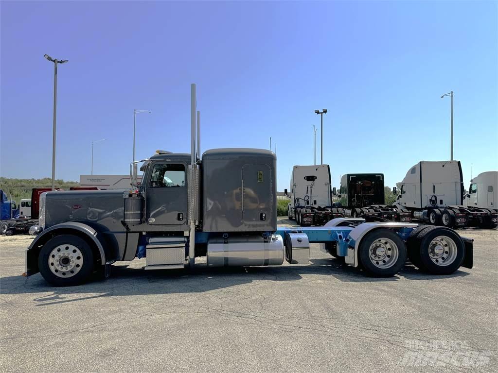 Peterbilt 389 Тягачі