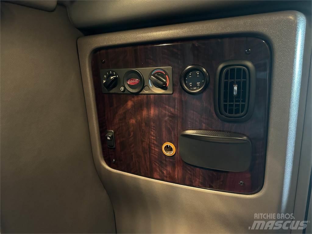 Peterbilt 389 Тягачі