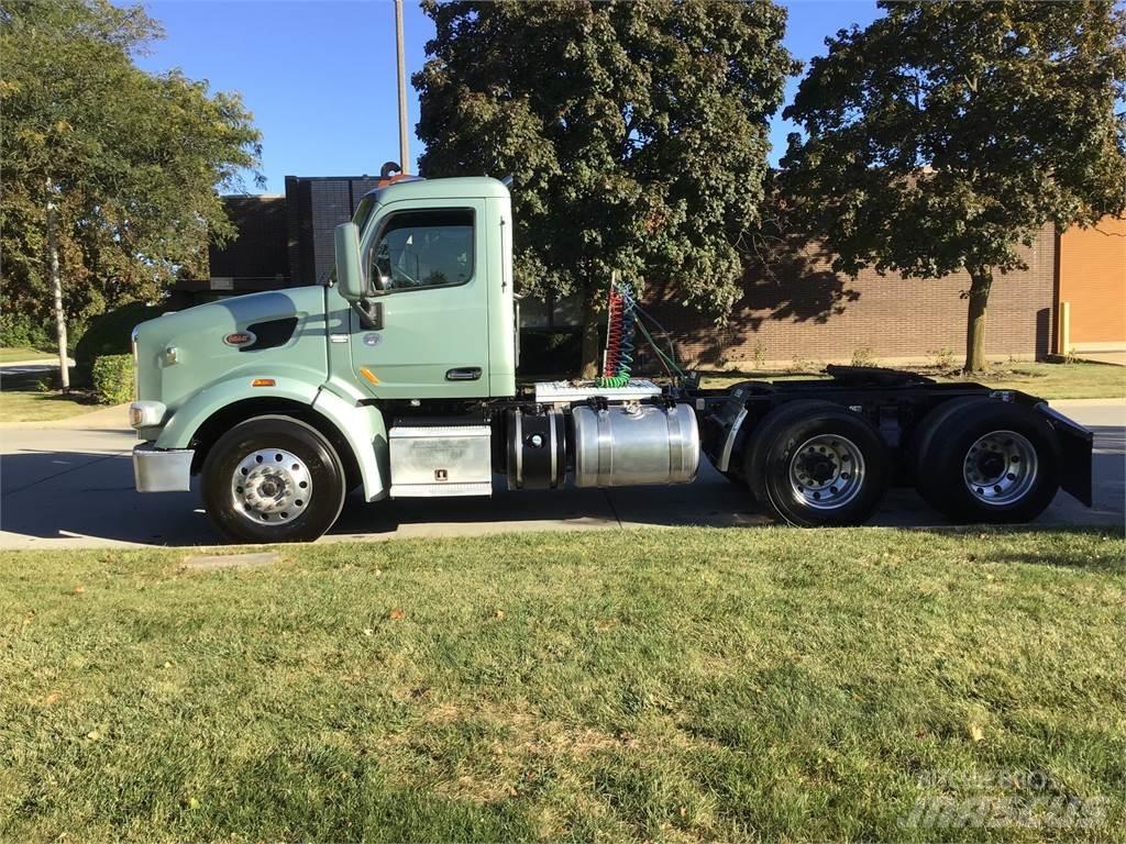 Peterbilt 567 Тягачі
