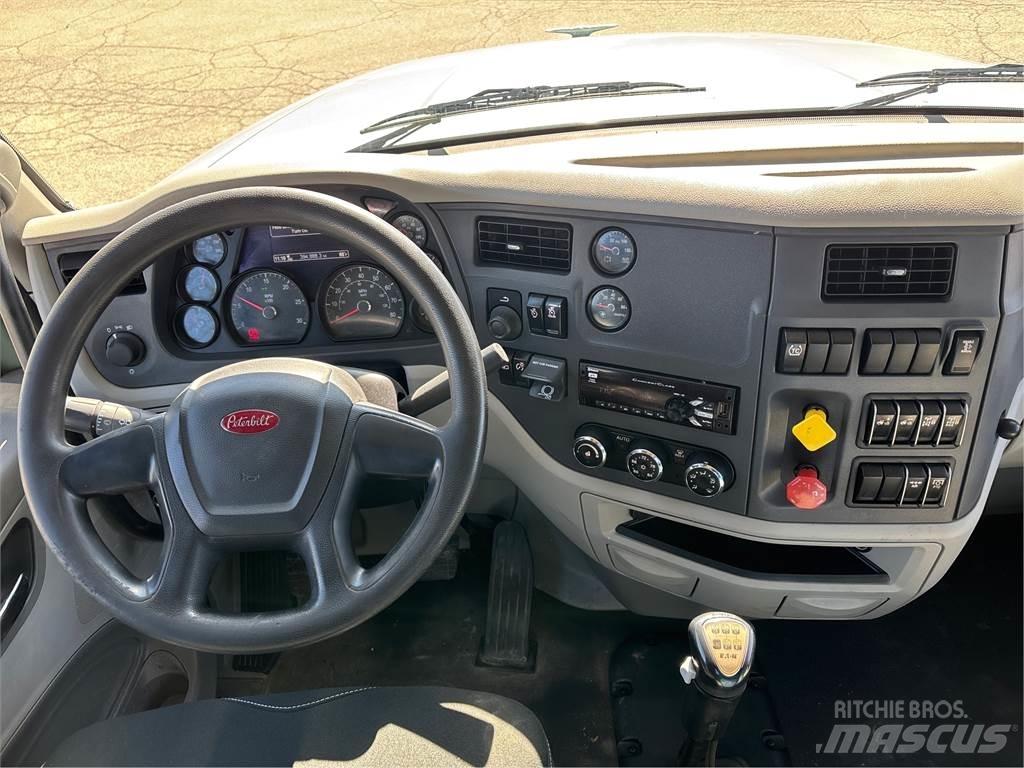 Peterbilt 567 Тягачі