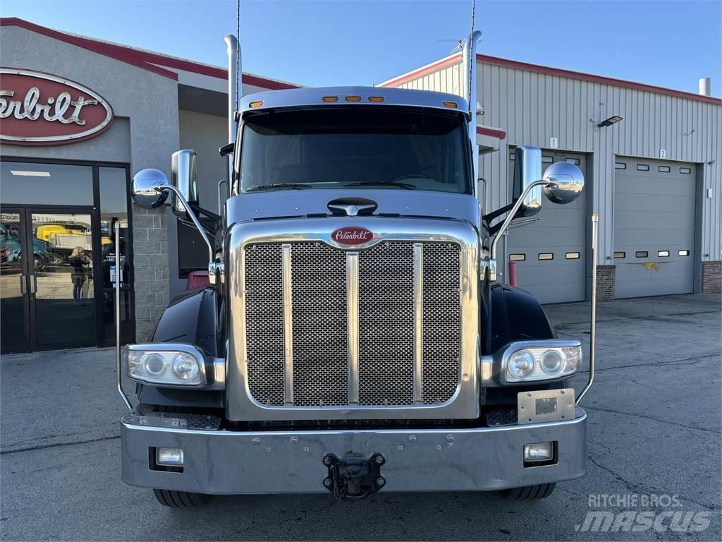 Peterbilt 567 Тягачі