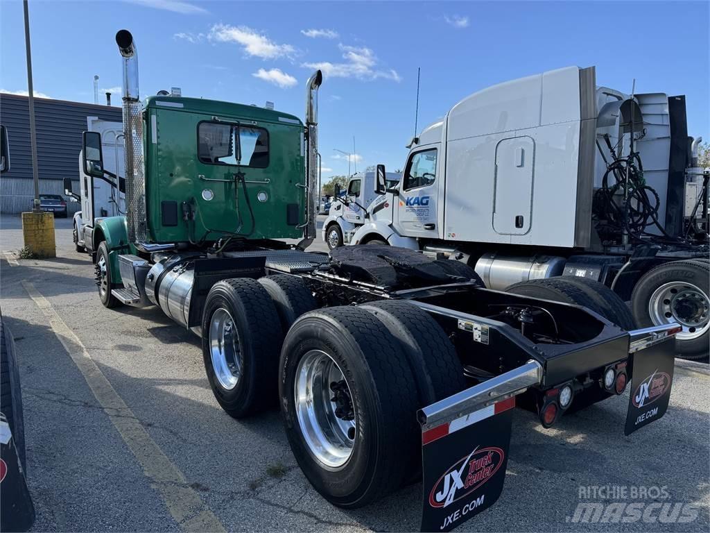 Peterbilt 567 Тягачі