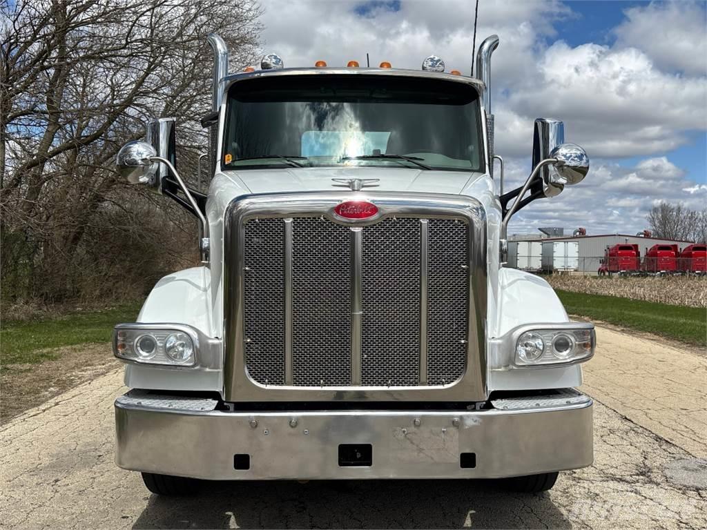 Peterbilt 567 Тягачі