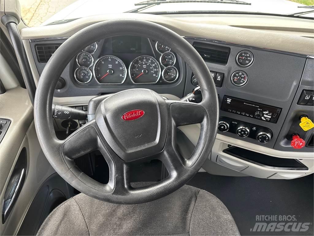 Peterbilt 567 Тягачі