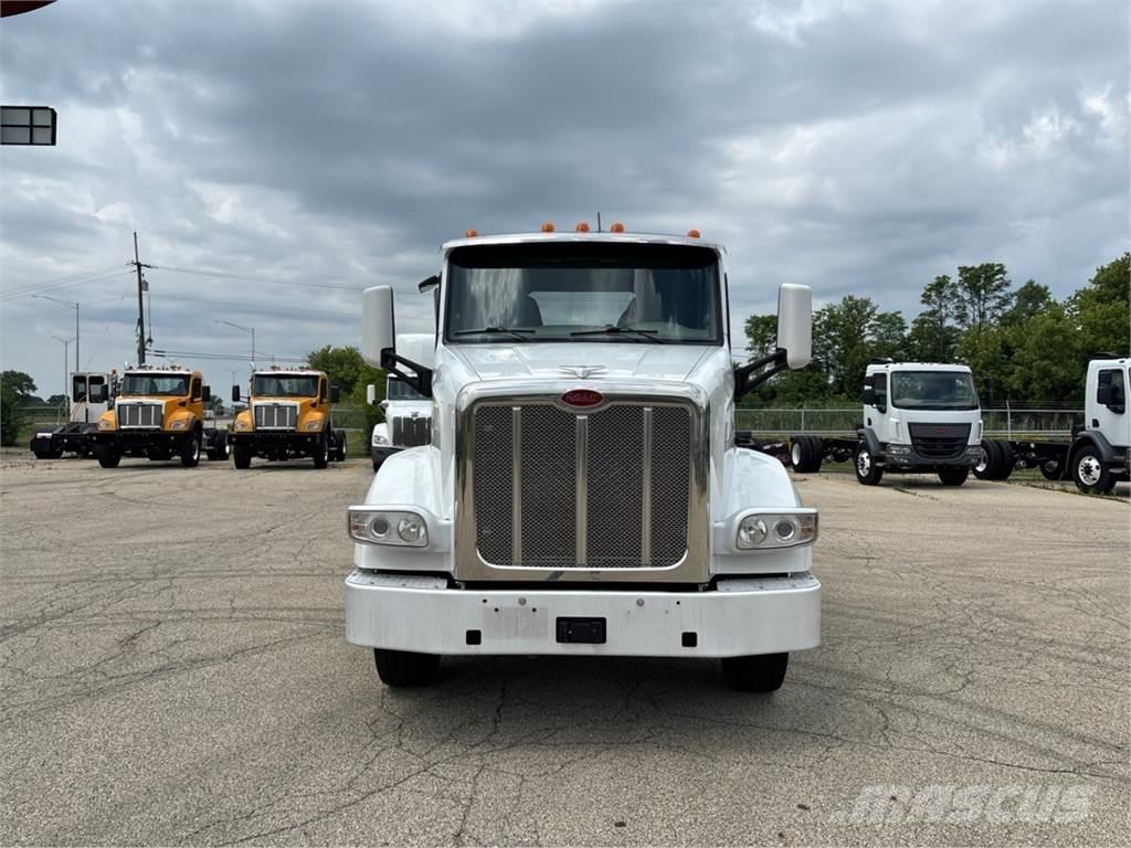 Peterbilt 567 Тягачі