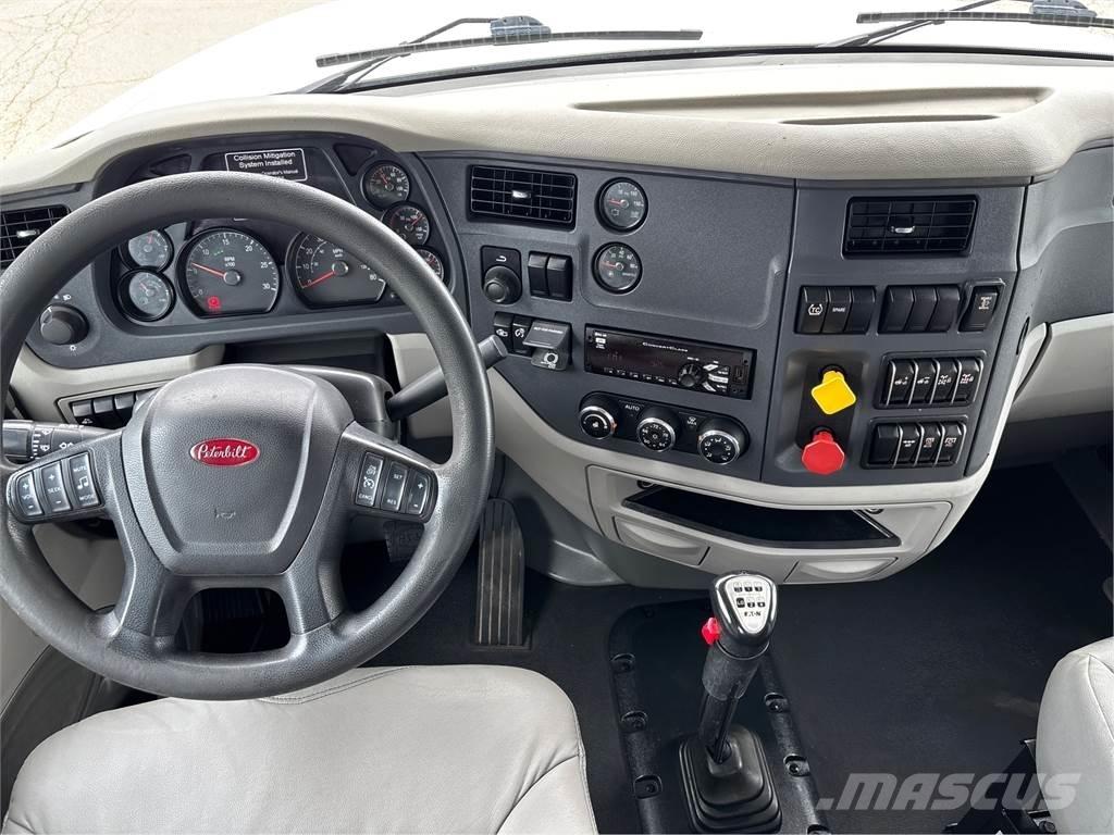 Peterbilt 567 Тягачі