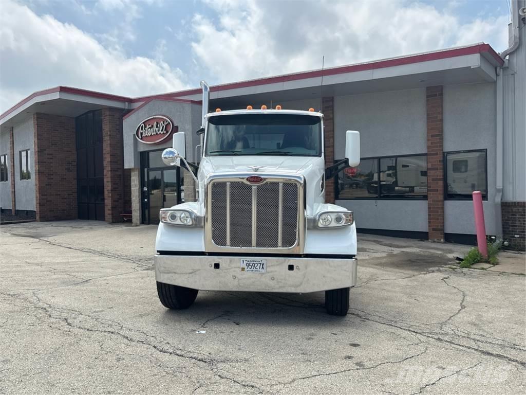 Peterbilt 567 Тягачі