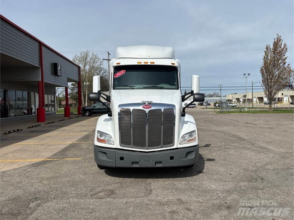 Peterbilt 579 Тягачі